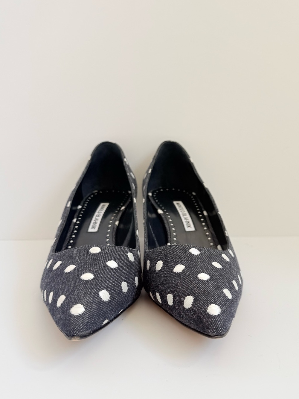Manolo Blahnik BB 50 Dark Navy Denim White Polka Dot Kitten Heel Pumps EU 39 - Picture 7 of 8